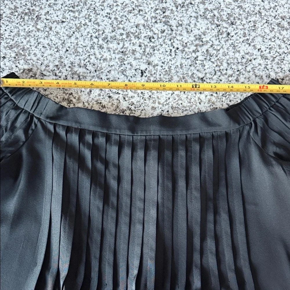 Tibi Black Pleated Off-the-Shoulder Silk Top with bell sleeves Sz 8 - Picture 9 of 9